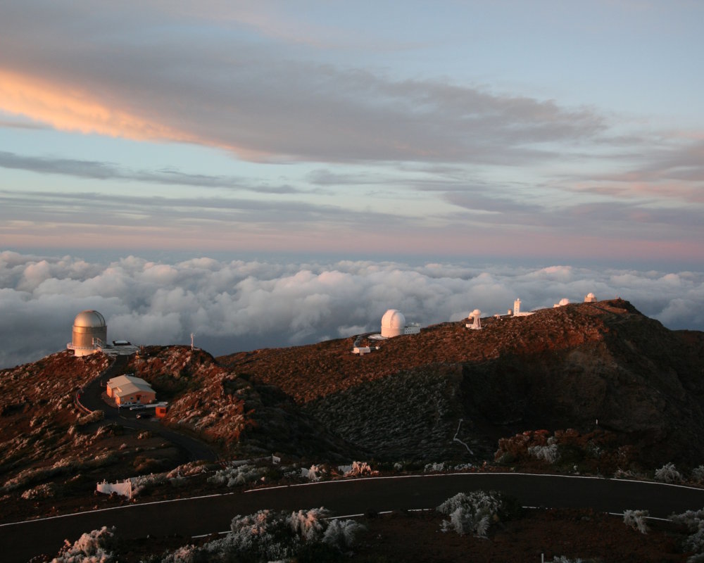 Roque de los Muchachos sur l'île de La Palma, aux Canaries, abrite l'un des plus grands observatoires astronomiques du monde, avec de nombreux télescopes