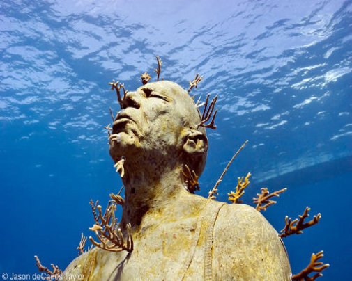 'Man on fire' une oeuvre de Jason deCaires Taylor