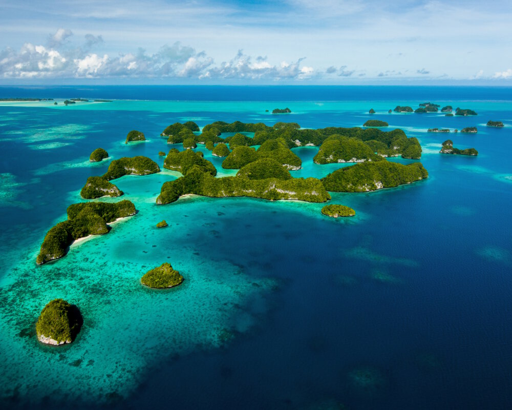Vue aérienne sur les Seventy islands dans les îles Palaos