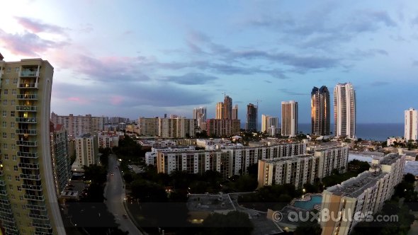 Un coucher de soleil sur Miami en Floride filmé en time lapse