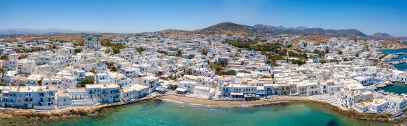 Le village de pêcheurs de Naoussa sur l'île de Paros dans les Cyclades