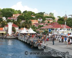 Les Saintes se préparent à faire la fête ! Les Saintes se préparent à faire la fête !
