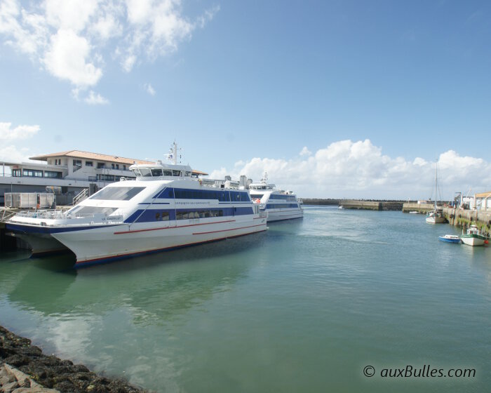 Les 2 NGVs qui assurent la traversée sont à quai à Port Joinville sur l'ile d'Yeu