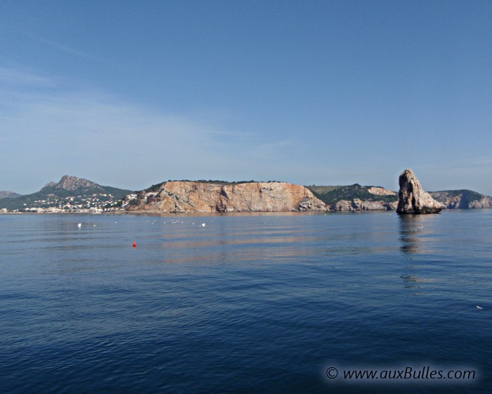 Située sur la Costa Brava, la ville d'Estartit au fond avec sur sa droite el Medellot