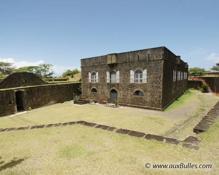 Vue panoramique sur la cour intérieure du Fort Napoléon