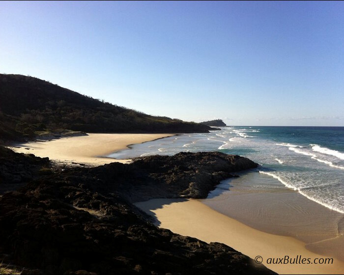 Des falaises incroyables bordent Fraser Island offrant un point de vue pour observer les baleines l'hiver