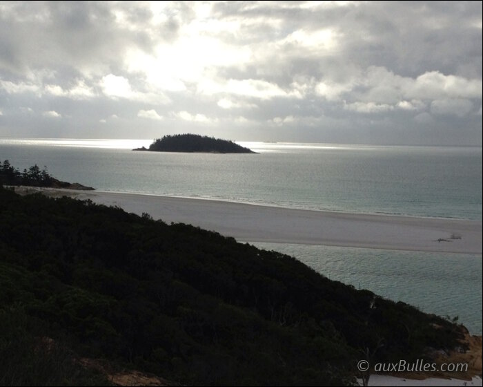 L'archipel des Whitsundays se compose de 74 îles situées au coeur de la Grande Barrière de Corail L'archipel des Whitsundays se compose de 74 îles situées au coeur de la Grande Barrière de Corail