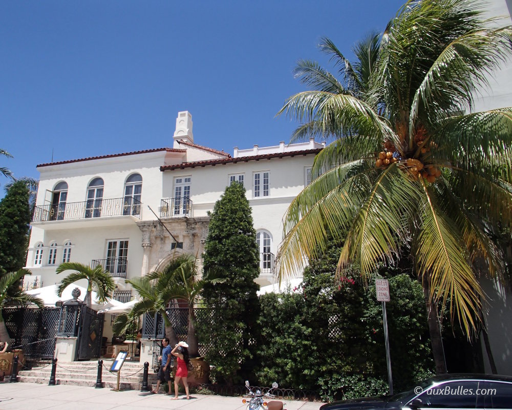 La Casa Casuarina, ancienne demeure de Gianni Versace à Miami Beach, est un chef-d'œuvre d'inspiration méditerranéenne mêlant luxe, mosaïques décoratives et architecture historique sur Ocean Drive La Casa Casuarina, ancienne demeure de Gianni Versace à Miami Beach, est un chef-d'œuvre d'inspiration méditerranéenne mêlant luxe, mosaïques décoratives et architecture historique sur Ocean Drive