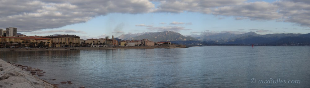 Une vue panoramique sur le golfe d’Ajaccio en Corse