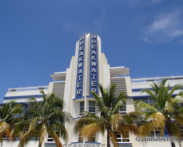 L'hotel Breakwater est un symbole de l'architecture art-déco à Miami Beach sur Ocean Drive