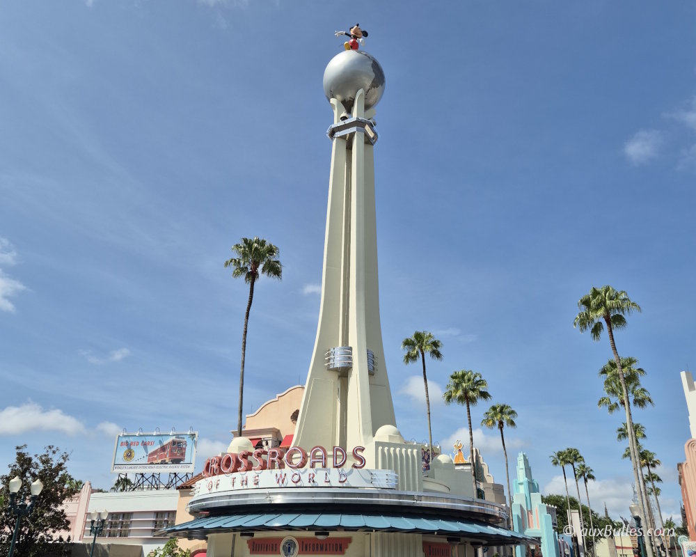 L'entrée principale du parc de Disney Hollywood Studios, à la croisée des différents univers