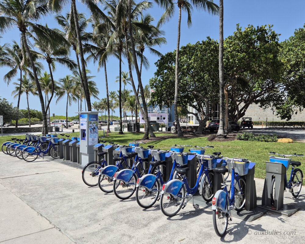 Louez un vélo à South Beach gràce aux stations de vélos en libre-service installées un peu partout Louez un vélo à South Beach gràce aux stations de vélos en libre-service installées un peu partout