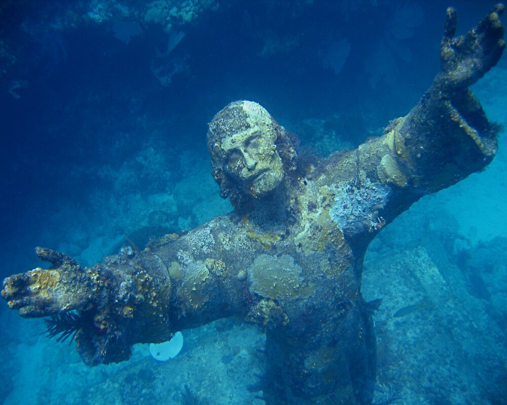 La statue du Christ Abyss à Key Largo dans le parc marin de John Pennekamp Coral Reef
