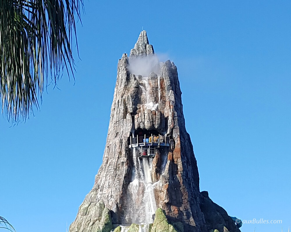 Départ au sommet du volcan à 38 mètres pour le toboggan Ko'okiri Body Plunge ! Départ au sommet du volcan à 38 mètres pour le toboggan Ko'okiri Body Plunge !