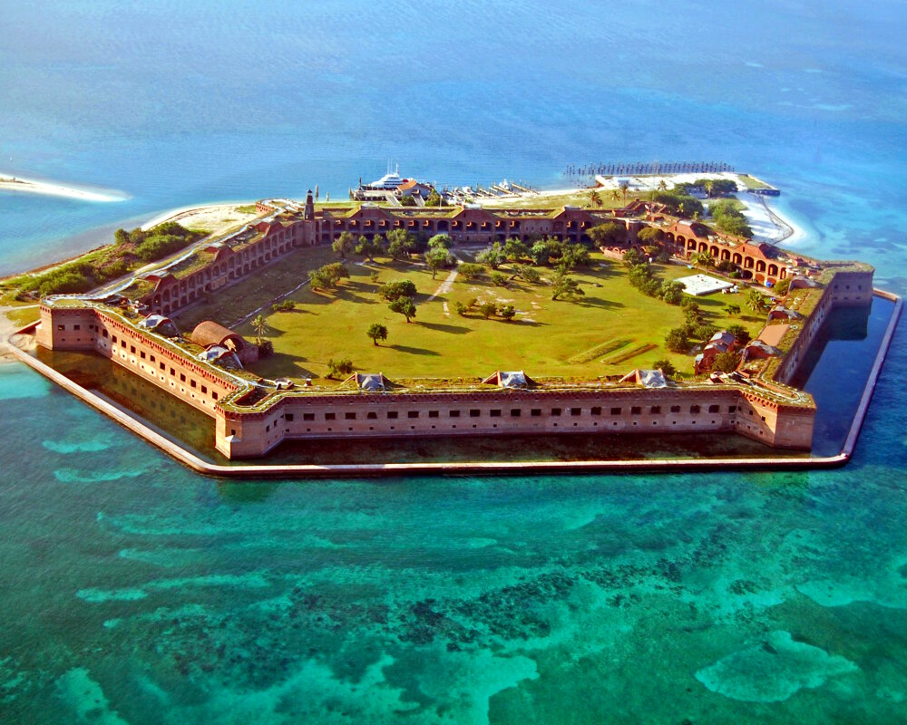 Une vue aérienne du Fort Jefferson sur les îles Dry Tortugas