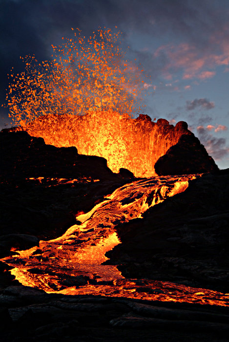 Le Piton de la Fournaise offre, à chaque éruption, un spectacle féérique de coulées de lave !
