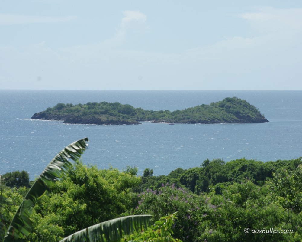 Les îlets Pigeon au coeur de la Réserve Cousteau, face à la plage de Malendure à Bouillante Les îlets Pigeon au coeur de la Réserve Cousteau, face à la plage de Malendure à Bouillante