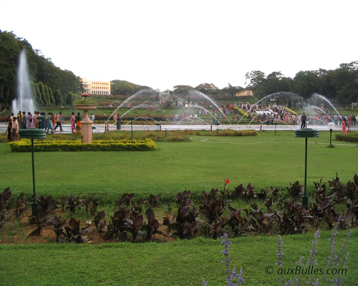 L'aménagement des jardins de Brindavan est à vous couper le souffle avec ses terrasses et ses formes géométriques symétriques