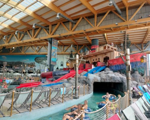 Les toboggans en intérieur du parc aquatique de Rulantica