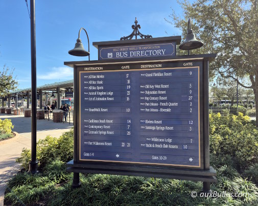 La gare routière des bus Disney avec la liste des destinations La gare routière des bus Disney avec la liste des destinations