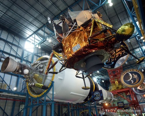 Le lanceur Saturn V et le vaisseau spatial Apollo exposés au Kennedy Space Center à Cap Canaveral