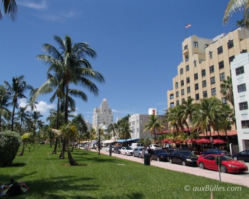 Miami Beach possède une richesse architecturale toute particulière avec son quartier Art Déco et ses immeubles rénovés aux couleurs pastelles atypiques Miami Beach possède une richesse architecturale toute particulière avec son quartier Art Déco et ses immeubles rénovés aux couleurs pastelles atypiques