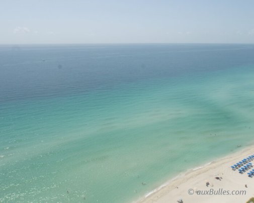 Les immenses plages de sable blanc à Miami Beach s'étirent sur une douzaine de kilomètres de South Beach au sud à North Beach au nord ! Les immenses plages de sable blanc à Miami Beach s'étirent sur une douzaine de kilomètres de South Beach au sud à North Beach au nord !