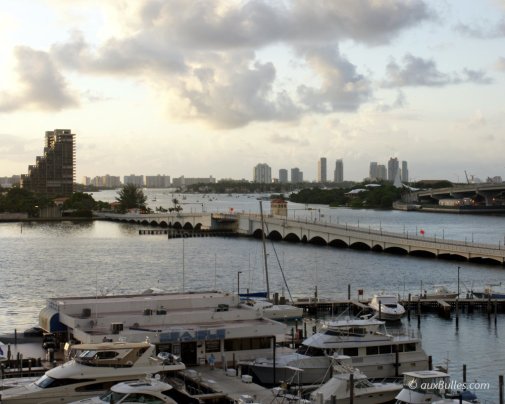 Le pont 'West Venetian Causeway' relie Miami à Biscayne island, la première des îles Vénitiennes