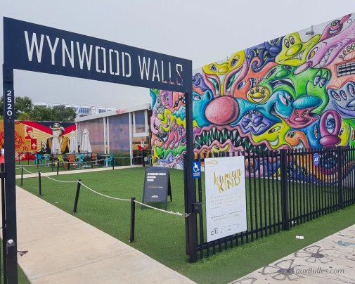 L'entrée de Wynwood Walls avec ses murs recouverts de fresques spectaculaires