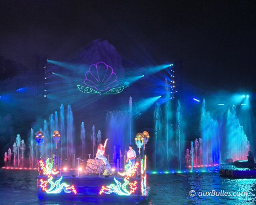 Rendez-vous sur Sunset Boulevard en soirée pour voir le spectacle 'Fantasmic !' et clôturer votre journée à Disney Hollywood Studios