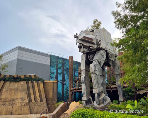 L'attraction 'Star Tours' est un simulateur de vol pour revivre les aventures de Star Wars