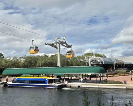 Le Disney Skyliner relie le parc Disney d'EPCOT à celui d'Hollywood Studios ainsi que certains hôtels Disney