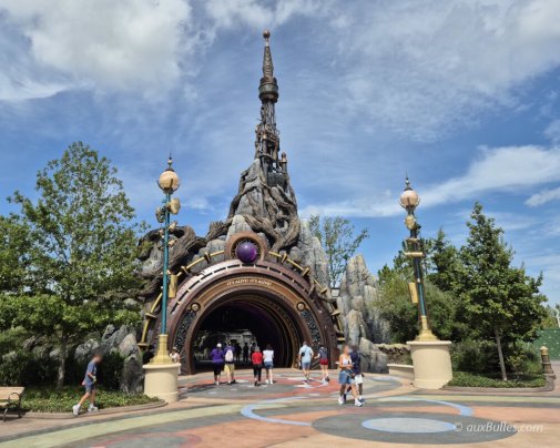 Le portail d'accès à Dark Universe vous emmène dans un univers mystérieux et envoûtant