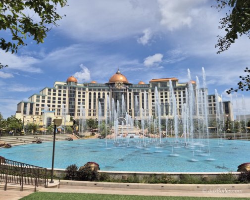 Universal Helios Grand Hotel est un hôtel haut de gamme avec une entrée dédiée au parc Epic Universe