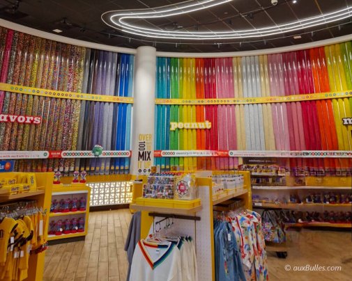 Un arc en ciel de M&Ms pour le plus grand plaisir des visiteurs