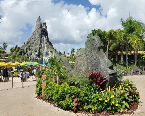 Le parc aquatique de Volcano Bay avec son emblématique et impressionnant volcan