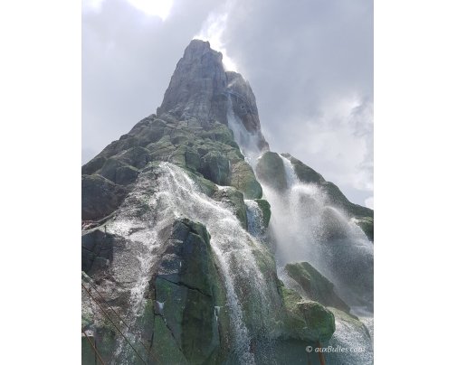 L'impressionnant volcan de Volcano Bay !