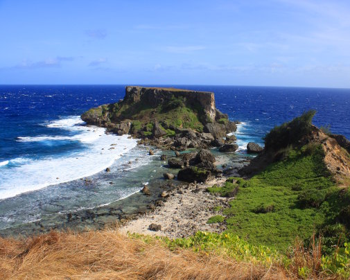 L'îlot rocheux de Forbidden Island au large de Saipan, dans les îles Mariannes du Nord L'îlot rocheux de Forbidden Island au large de Saipan, dans les îles Mariannes du Nord