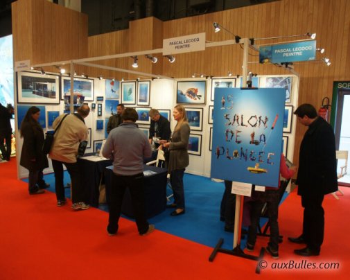 Un artiste peintre propose aux visiteurs de découvrir et acheter ses œuvres dédiées au monde marin sur son stand ! Un artiste peintre propose aux visiteurs de découvrir et acheter ses œuvres dédiées au monde marin sur son stand !