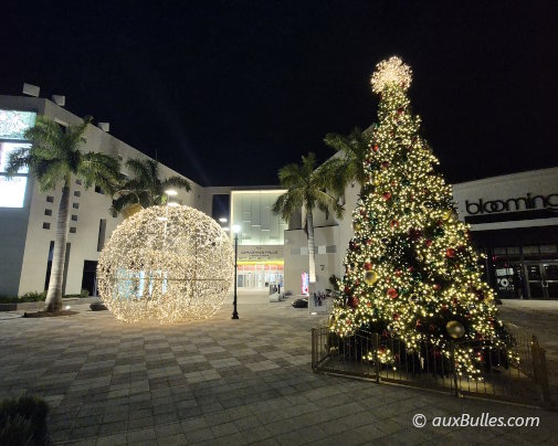 A majestic Christmas tree and giant illuminated ornaments at Sawgrass Mills