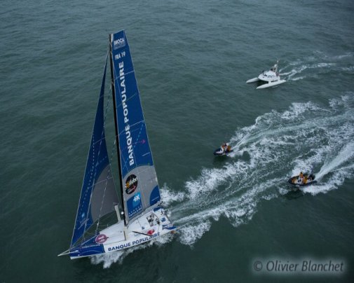 L'arrivée d'Armel Le Cléac´h sur Banque Populaire aux Sables d'Olonne, second au classement final du Vendée Globe 2012-2013