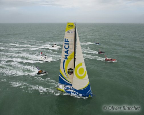L'arrivée de François Gabart sur Macif aux Sables d'Olonne, premier au classement final du Vendée Globe 2012-2013