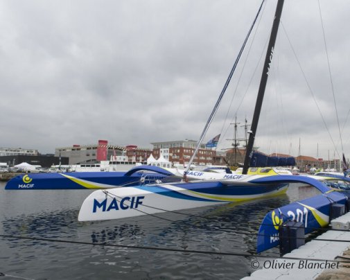 Le tout dernier né trimaran Macif à quai avant le départ de la Transat Jacques Vabre 2015 Le tout dernier né trimaran Macif à quai avant le départ de la Transat Jacques Vabre 2015