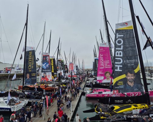 L'ensemble des bateaux Imoca amarrés aux pontons avant le départ du Vendée Globe 2024
