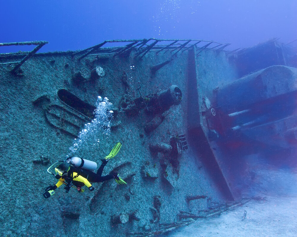L'épave du destroyer MV Captain Keith Tibbetts coulée en 1996 par 24 mètres de profondeur pour servir de récif artificiel L'épave du destroyer MV Captain Keith Tibbetts coulée en 1996 par 24 mètres de profondeur pour servir de récif artificiel