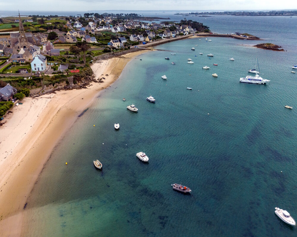 Vue sur l'île de Batz avec ses plages Vue sur l'île de Batz avec ses plages