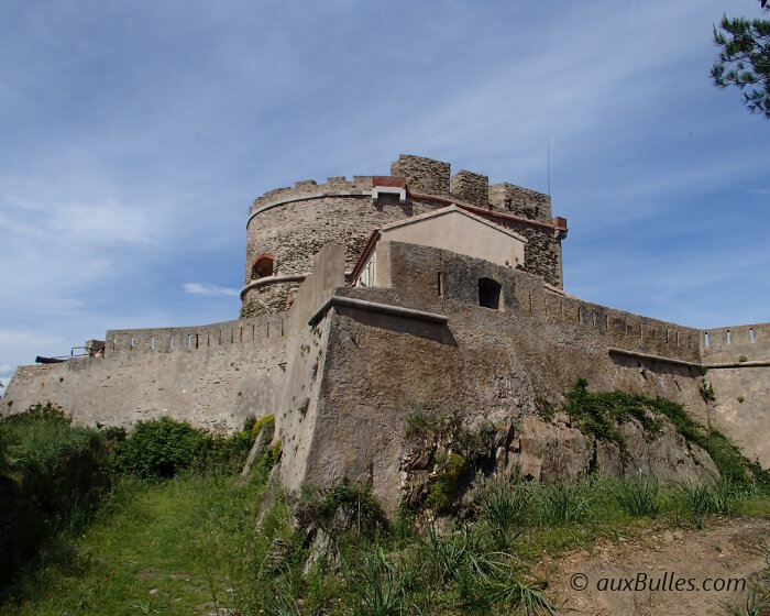 Le Fort de l'Estissac est une forteresse construite sous Richelieu en 1635