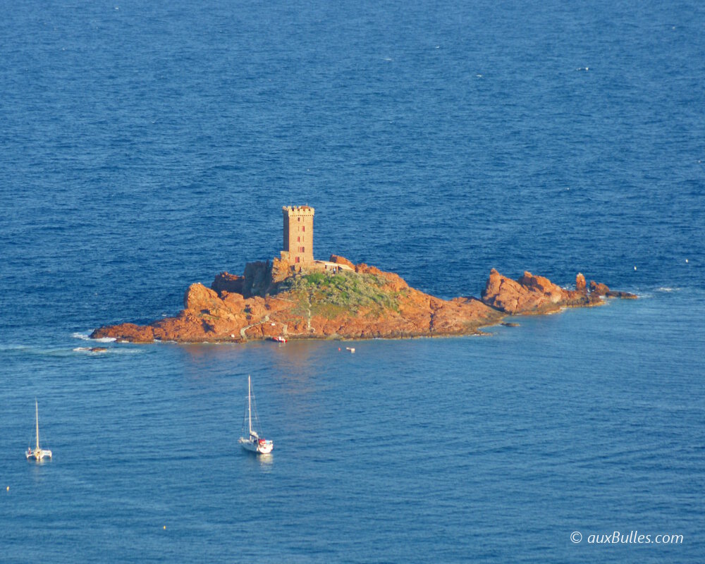 Vue générale de l'ile d'Or à proximité du cap Dramont