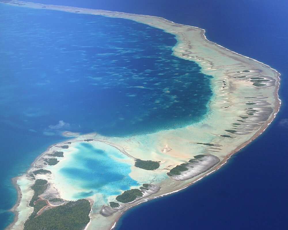 Vue aérienne sur l'atoll de Rangiroa et son fameux Blue Lagoon !