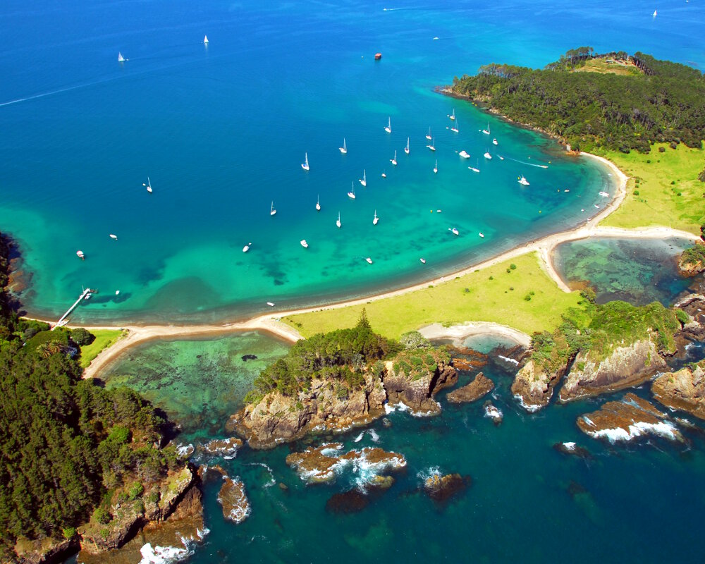 Vue aérienne des magnifiques lagons de Twin Lagoons Bay sur l'île de Roberton Vue aérienne des magnifiques lagons de Twin Lagoons Bay sur l'île de Roberton